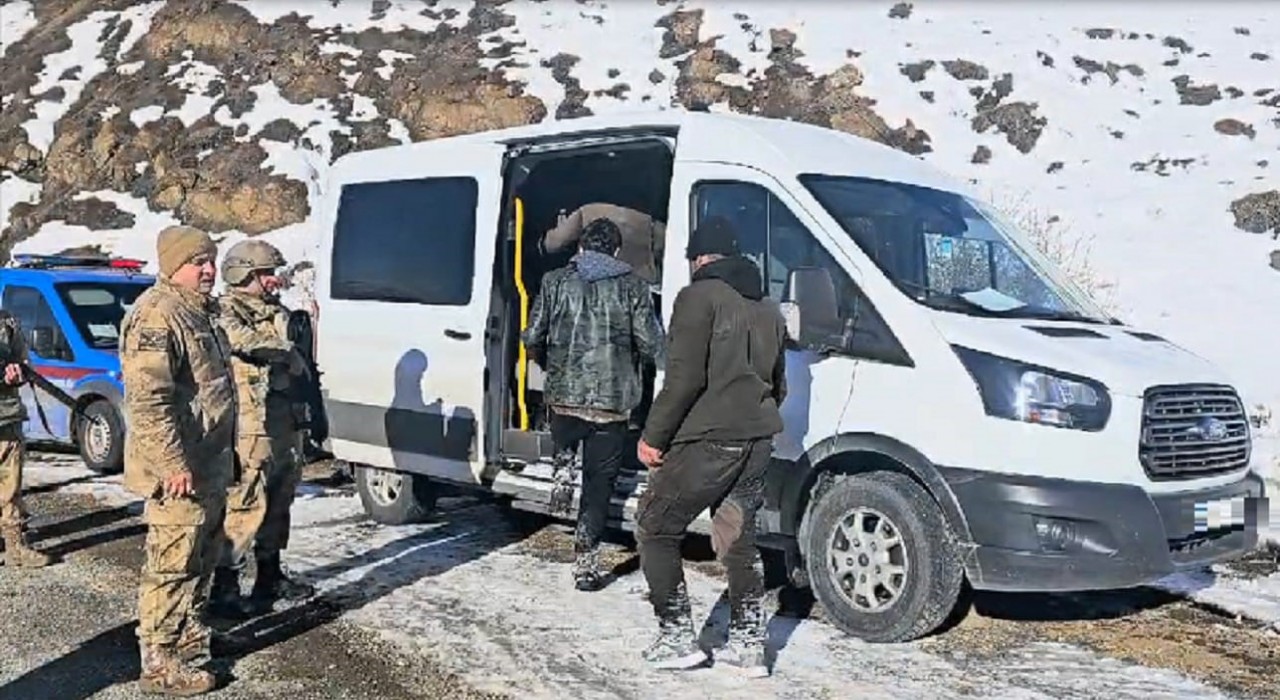 Jandarma Erzurumda 35 düzensiz göçmeni yakaladı