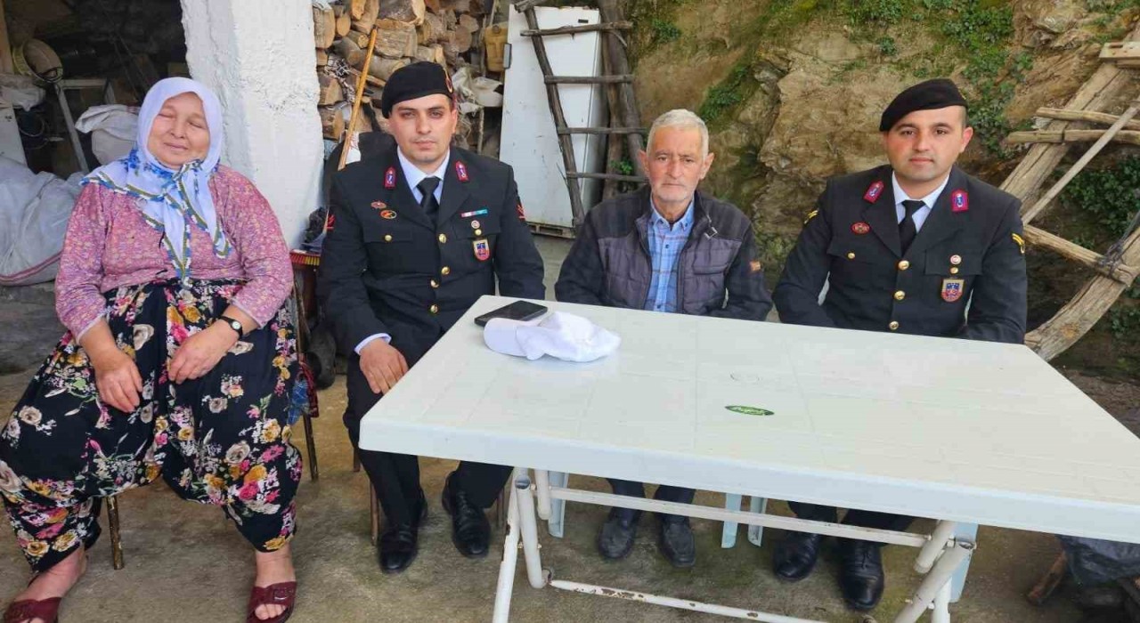 Jandarma, şehit ailesini unutmadı
