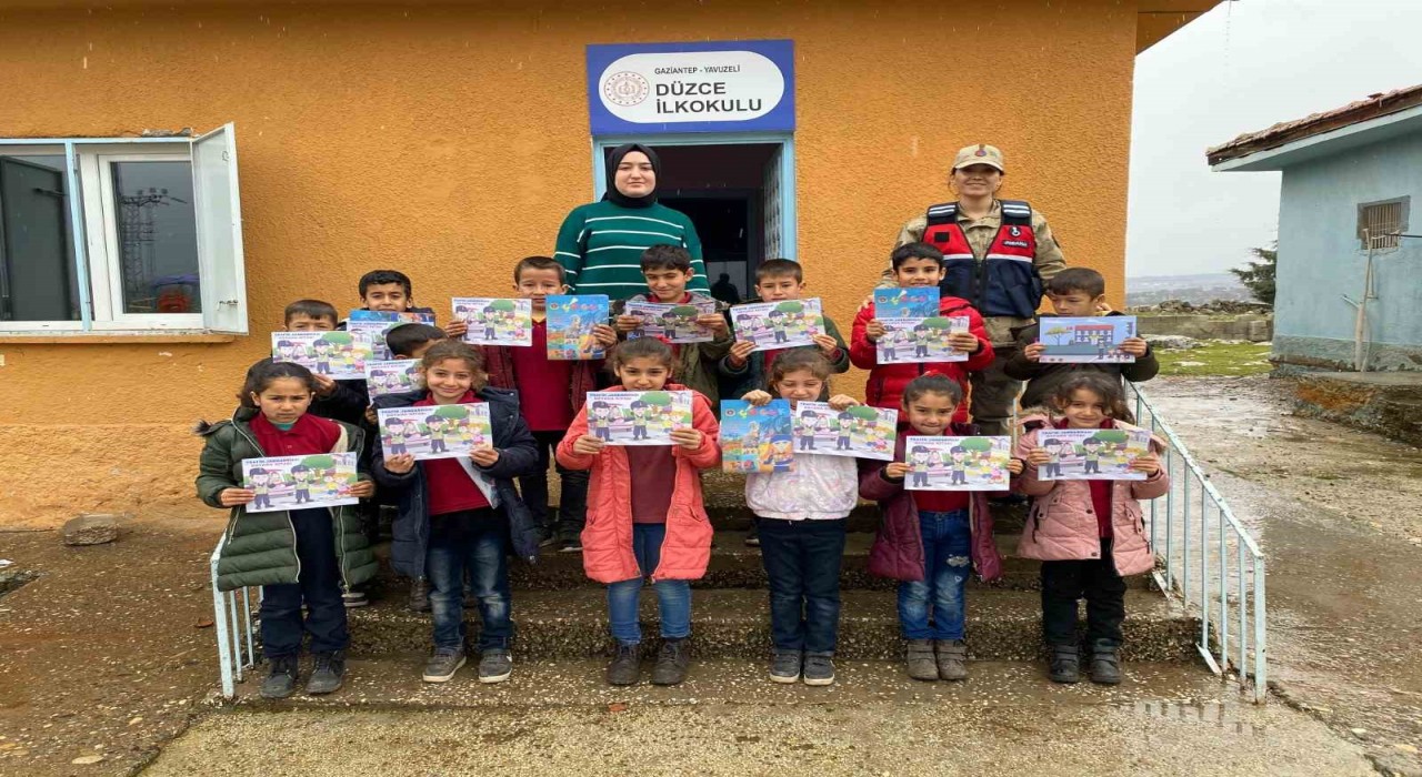 Jandarmadan 135 ilkokul öğrencisine okul güvenliği eğitimi