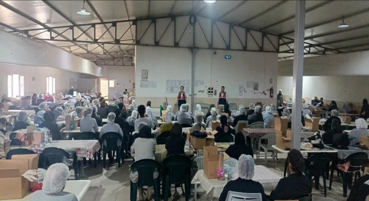 Jandarmadan fabrikadaki kadın çalışanlara bilgilendirme