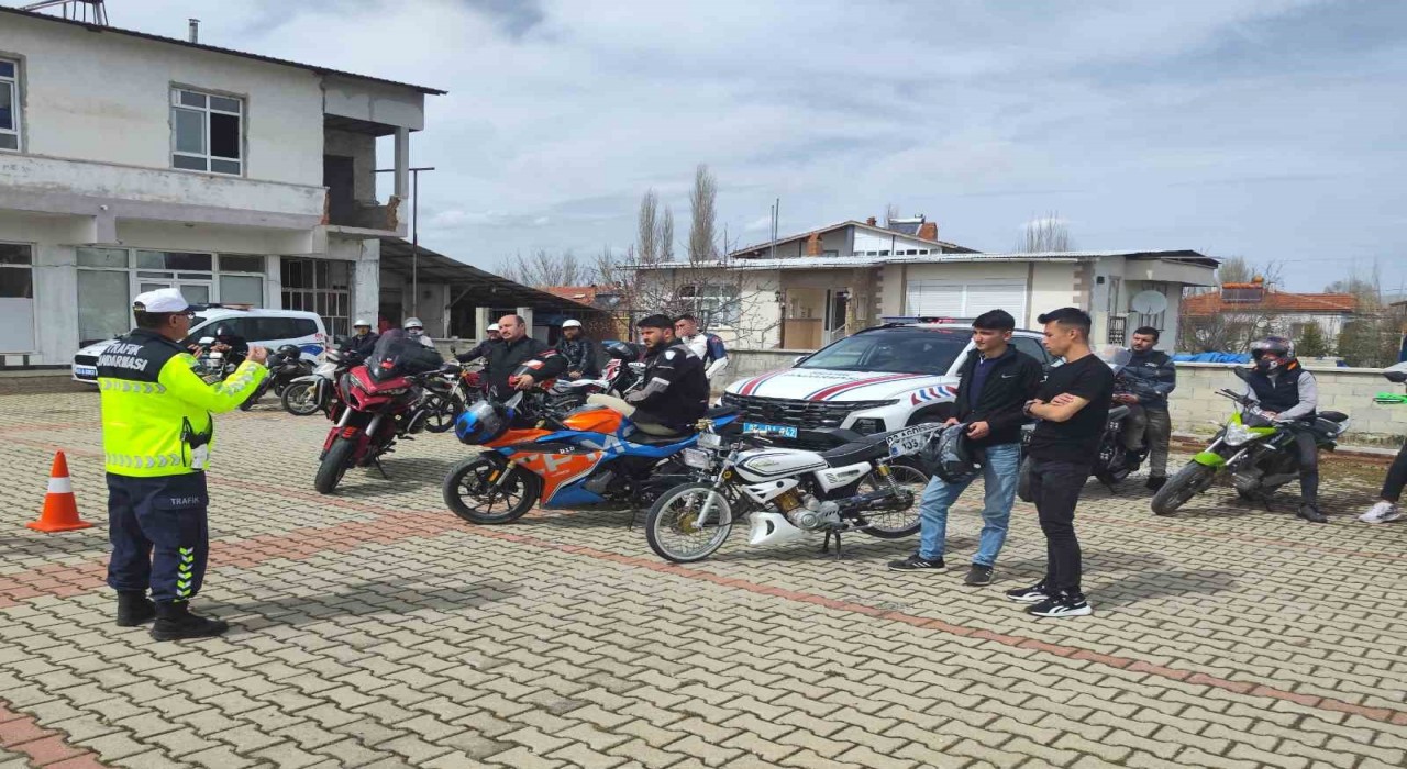 Jandarmadan motosiklet sürücülerine eğitim