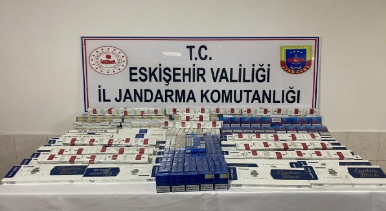Kaçak sigara satan şüpheli jandarmadan kaçamadı