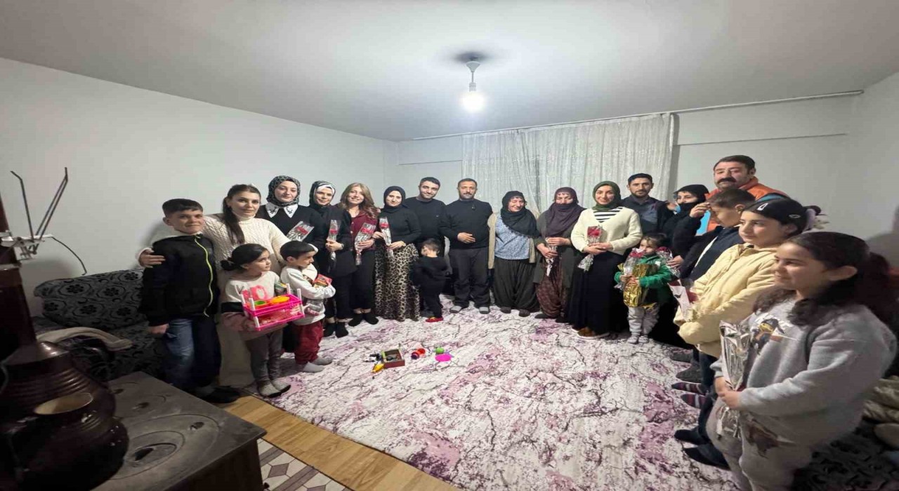 Kadın öğretmenler, depremi yaşayan kadınları unutmadı