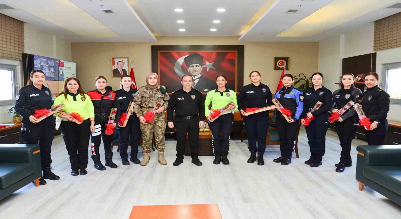 Kadınlar gününde Kadın polisler unutulmadı