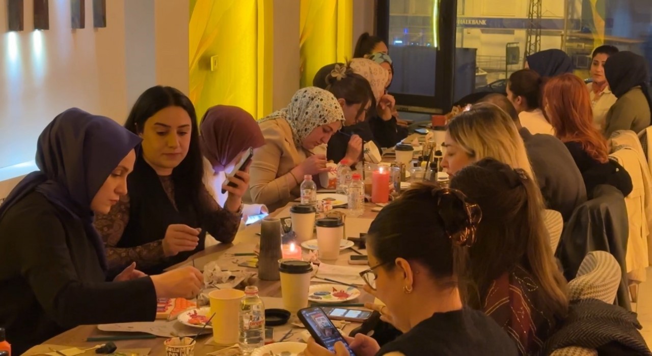 Kadınlar seramik ve boyama etkinliğinde hünerlerini gösterdiler