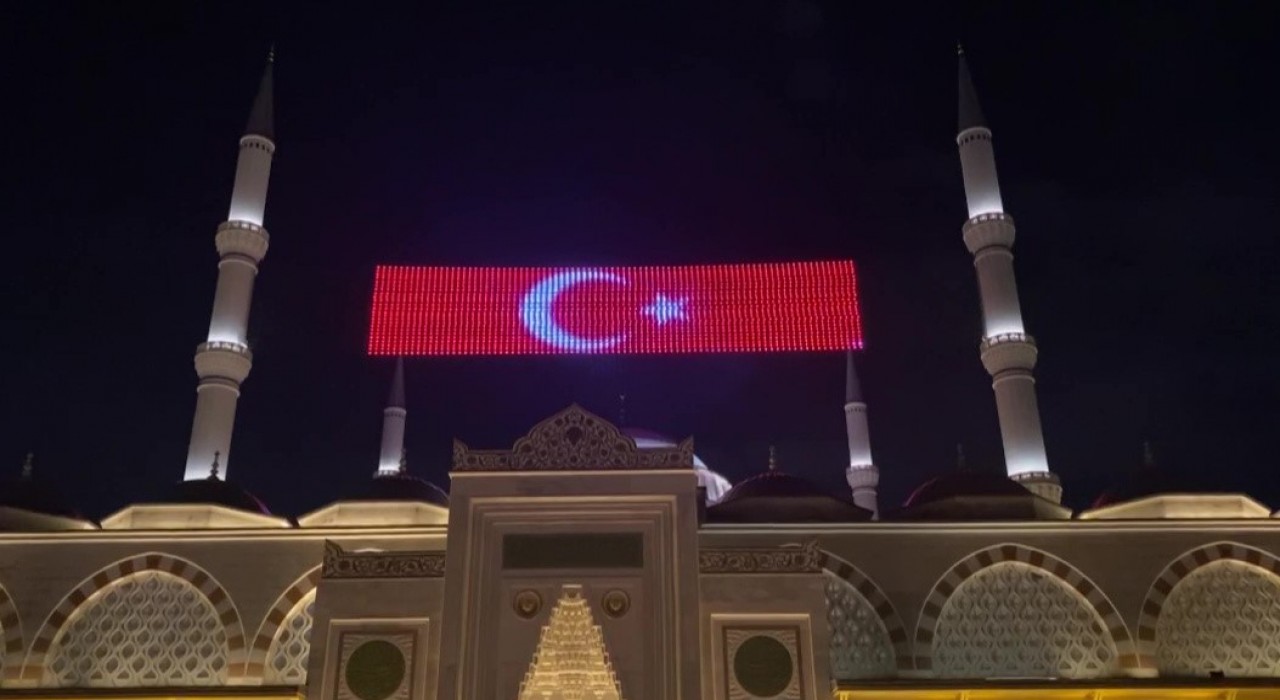 Kadir Gecesinde Büyük Çamlıca Camii doldu taştı