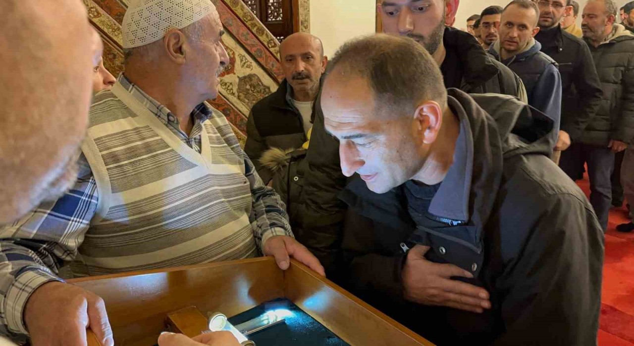 Kadir Gecesinde Hz. Pir Şeyh Şaban-ı Veli Camiine insan seli