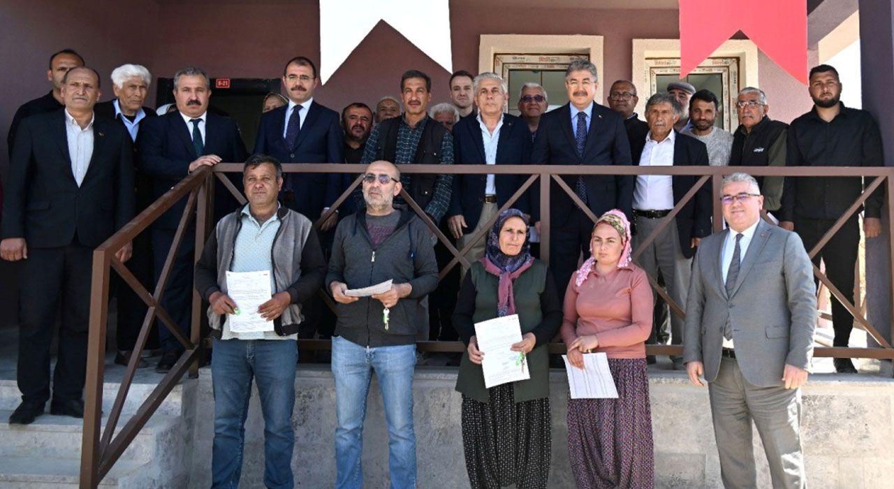 Kadirli'de 32 Deprem Konutu Hak Sahiplerine Teslim Edildi