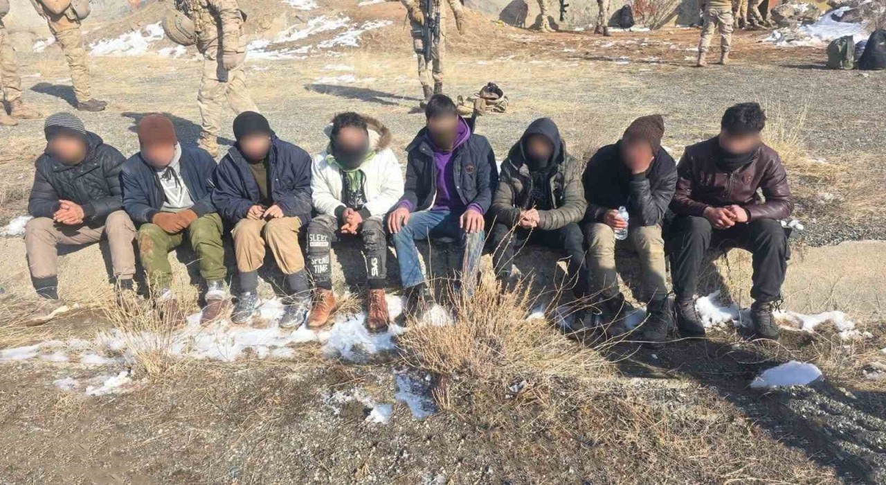 Kağızmanda 8 düzensiz göçmen yakalandı