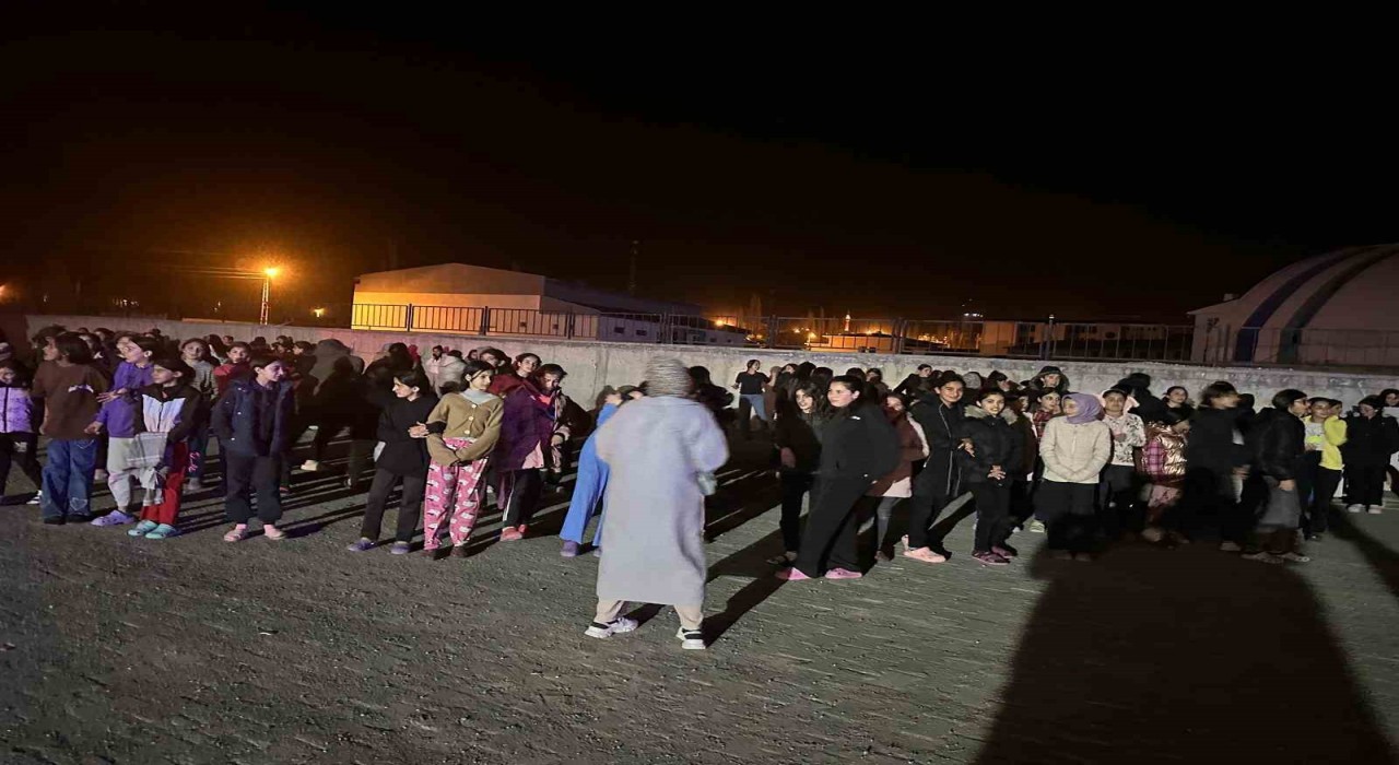 Kağızmanda öğrenci pansiyonunda yangın paniği