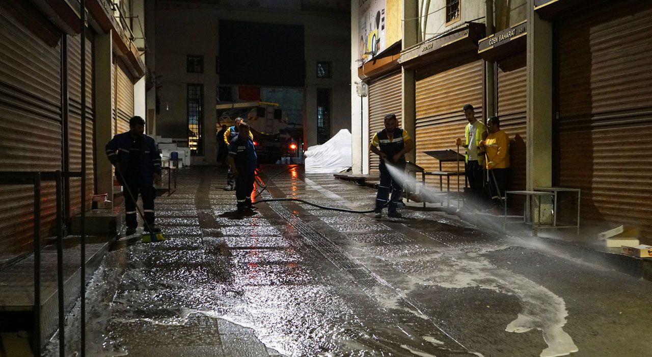 Kahramanmaraş Büyükşehir Belediyesi’nden Bayram Öncesi Temizlik Seferberliği
