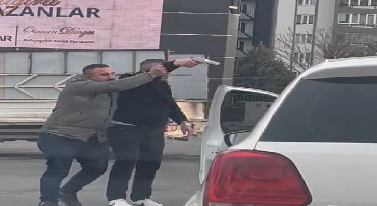 Kahramanmaraşta iki sürücü arasında kavga: Biri bagajı açınca diğeri tabanca çekti