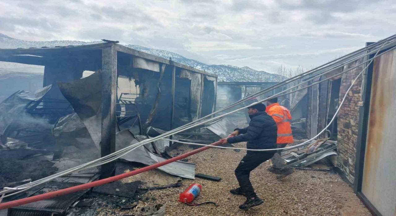 Kahramanmaraşta konteyner yangını