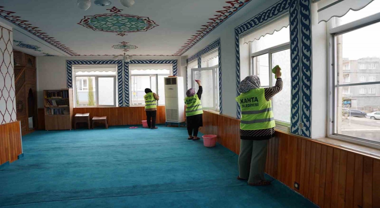 Kahtada Kadir Gecesi ve bayram öncesi camilerde temizlik seferberliği