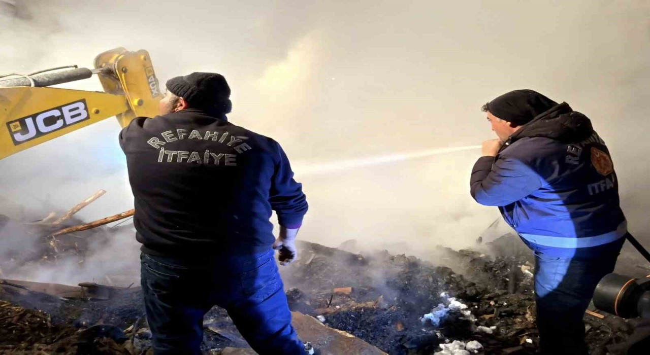 Kalkancı köyünde ev ve odunluk yandı