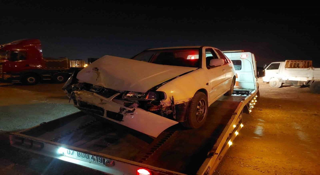 Kamyonet ile otomobil çarpıştı: 1 yaralı