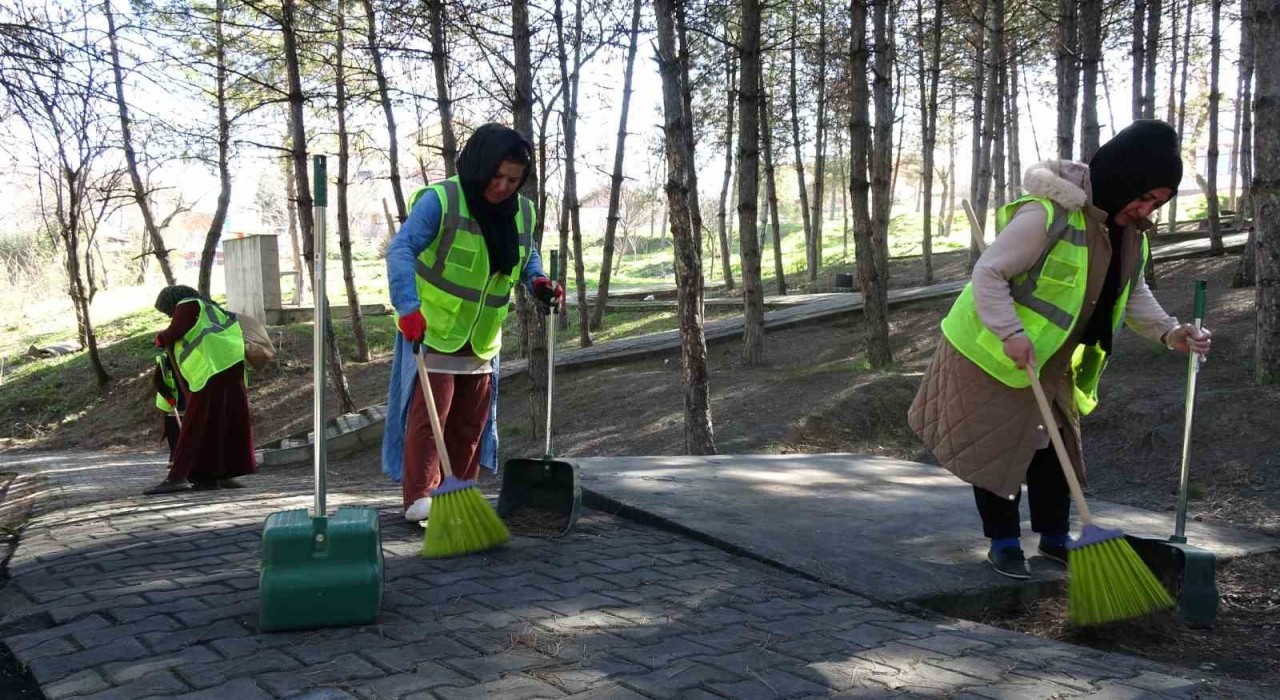 Karabükün cadde ve sokakları kadınlara emanet