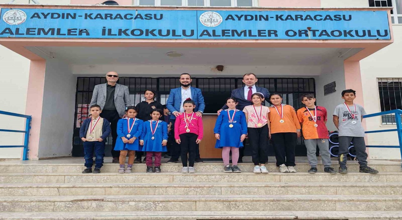 Karacasuda en çok oruç tutan öğrenciler ödüllendirildi