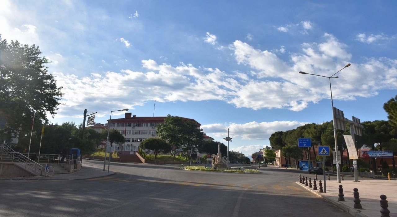 Karacasuda okul bahçeleri otopark olarak kullanılacak