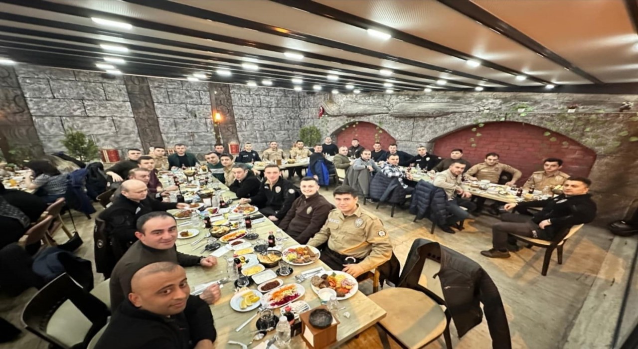 Karadeniz Ereğlide bekçiler ve amirleri iftar yemeğinde buluştu