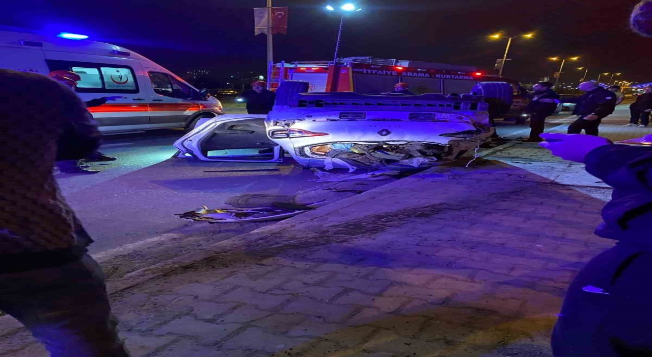 Karadeniz Ereğlide otomobil takla attı, 5 kişi yaralandı