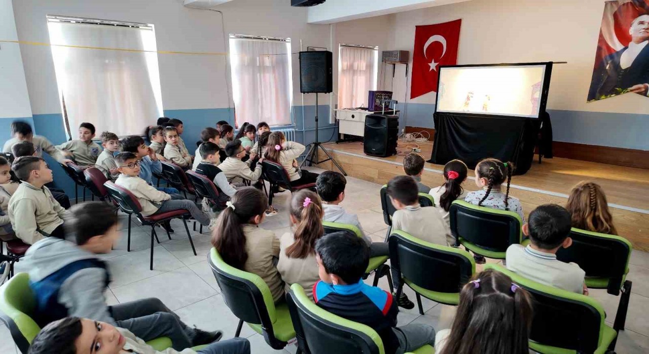 Karagöz-Hacivatın dünyası çocuklarla buluşuyor