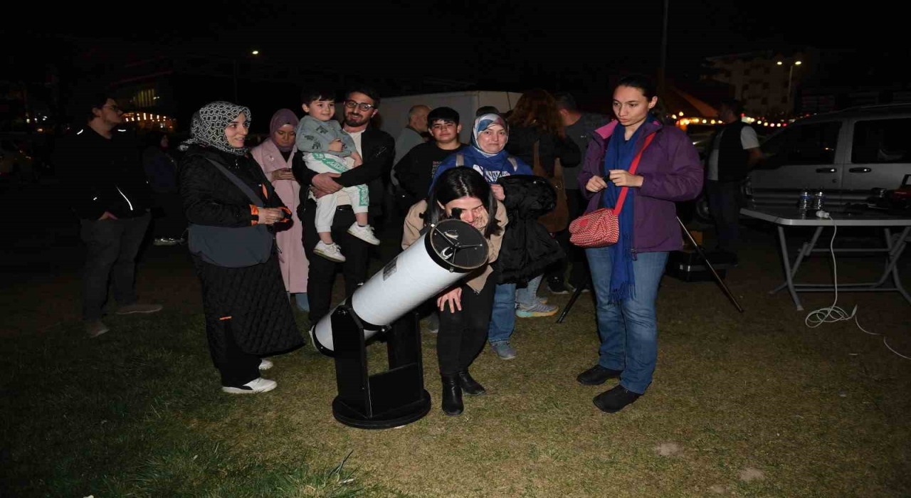 Karagözün uzay yolculuğu perdeye yansıdı