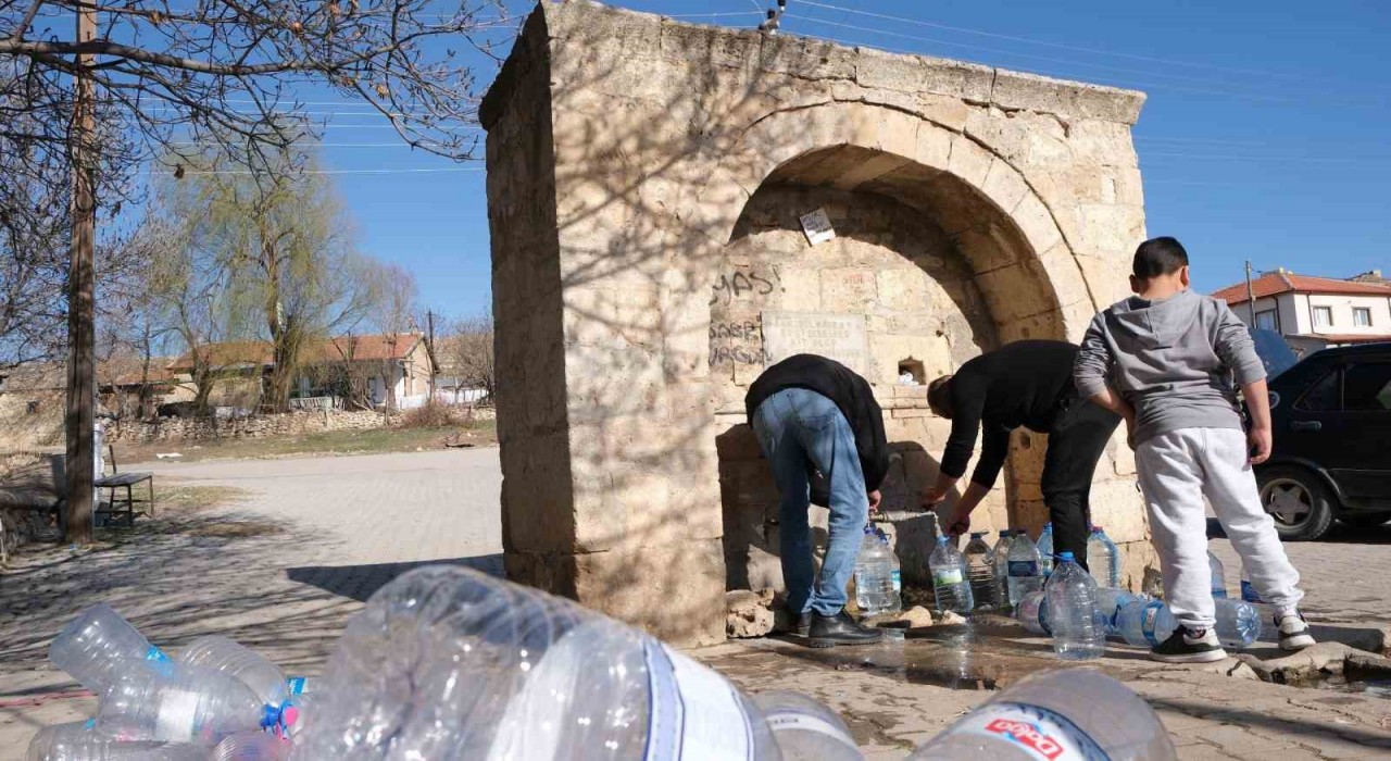 Karamanda doğal kaynak sularının aktığı çeşmelere ilgi arttı