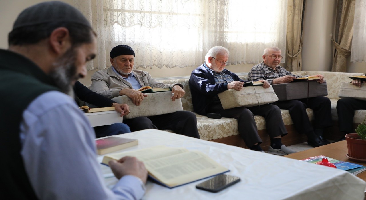 Karatay Emekli Konaklarında Ramazana özel Kuran-ı Kerim dersi