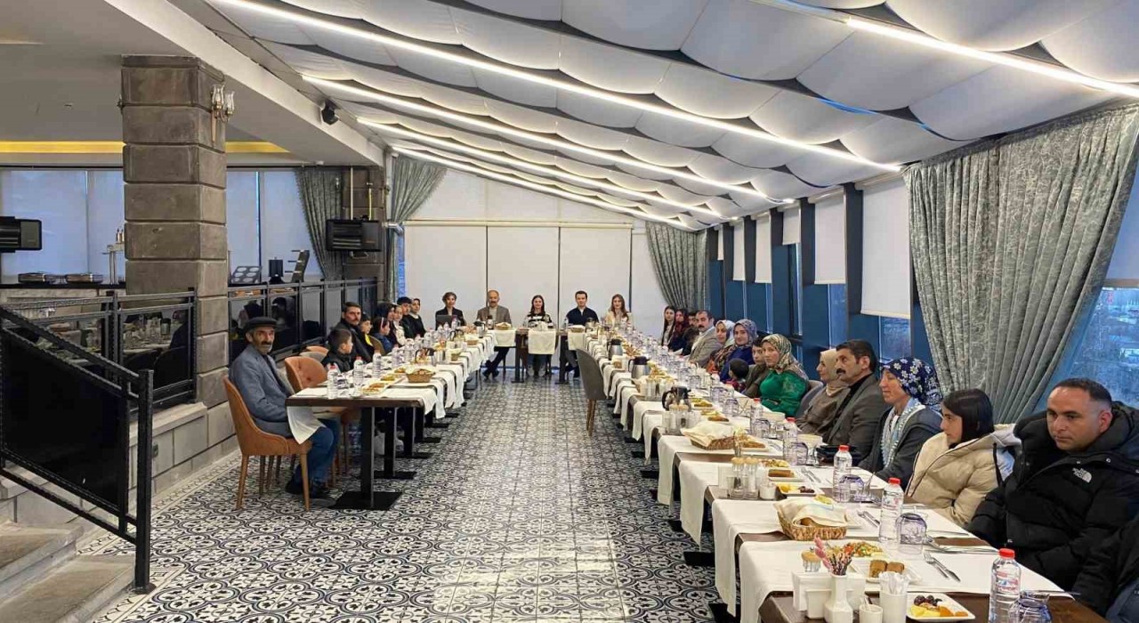 Karsta anlamlı iftar buluşması