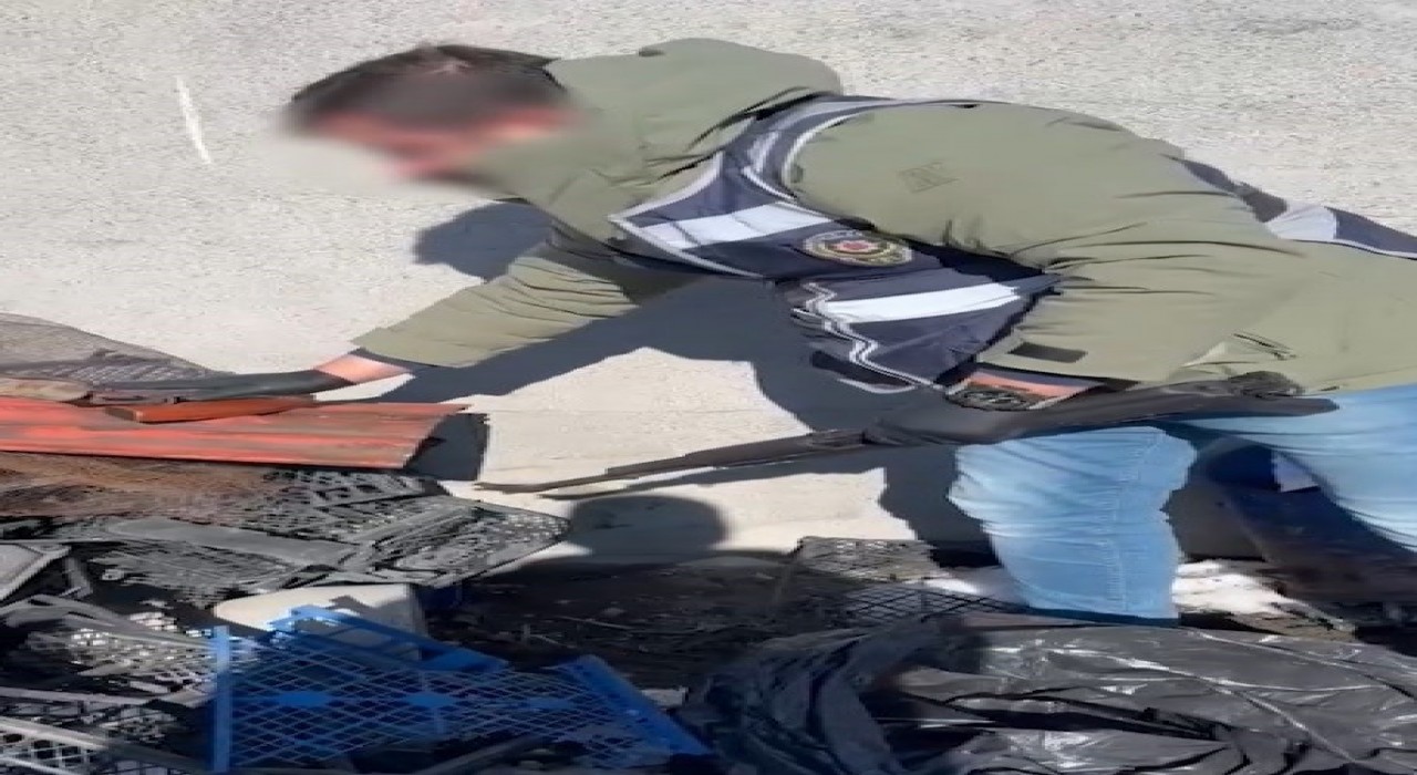 Karsta hurdalıktan uzun namlulu silah çıktı