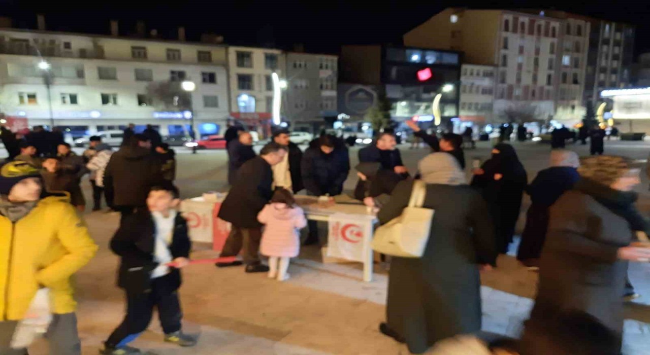 Karsta Muhsin Yazıcıoğlu için mevlit okutuldu, lokma dağıtıldı