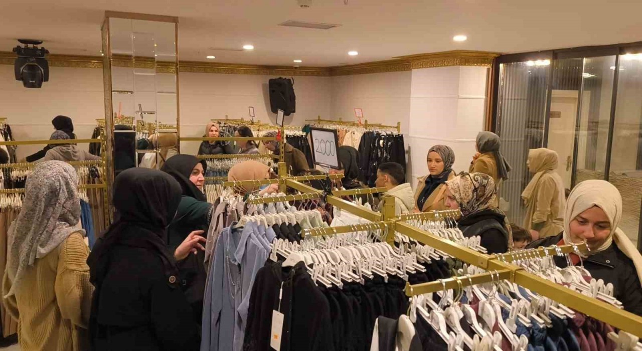 Karsta tesettür giyim festivaline yoğun ilgi