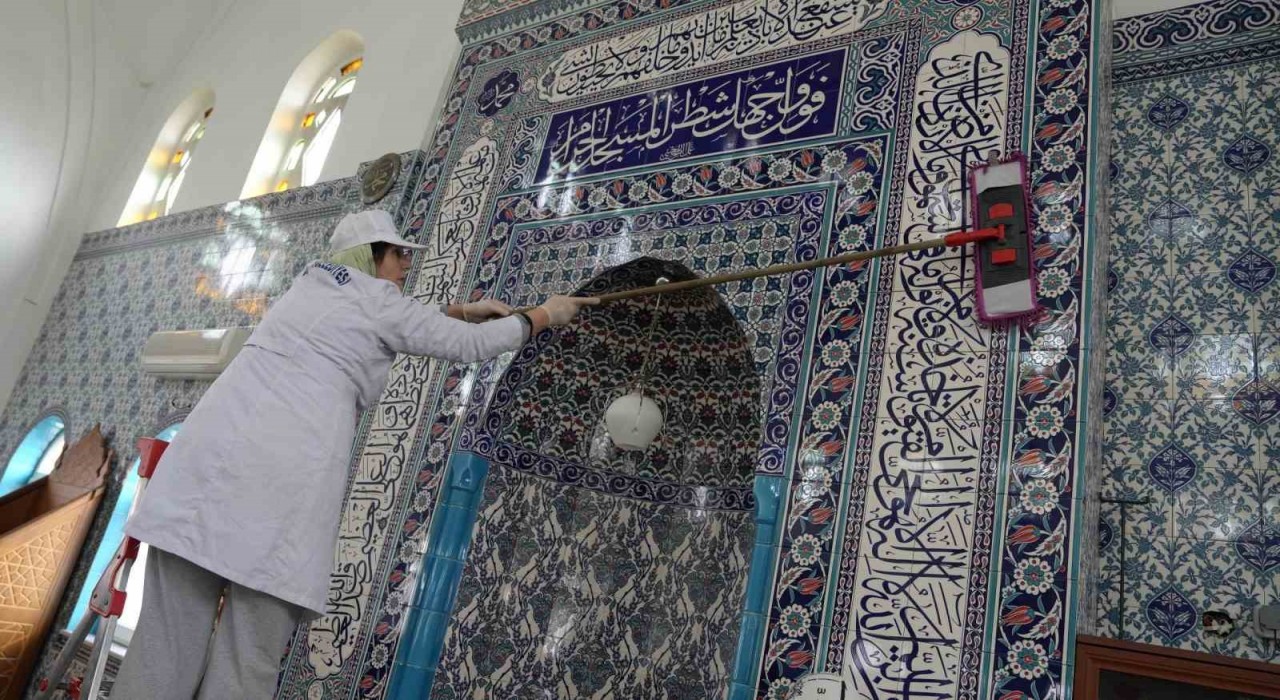 Kartalda bayram öncesi ibadethanelerde temizlik çalışması başlatıldı
