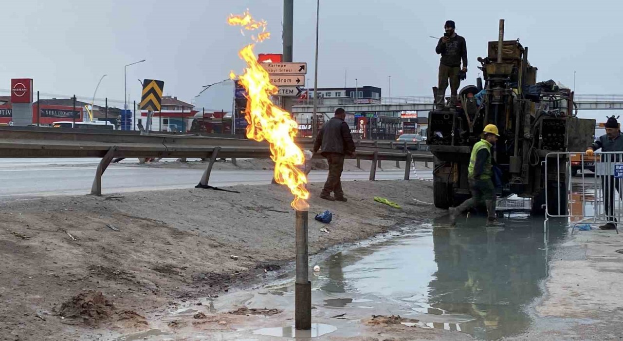 Kartepede yer altından yine gaz çıktı, ekipler kontrollü olarak yaktı