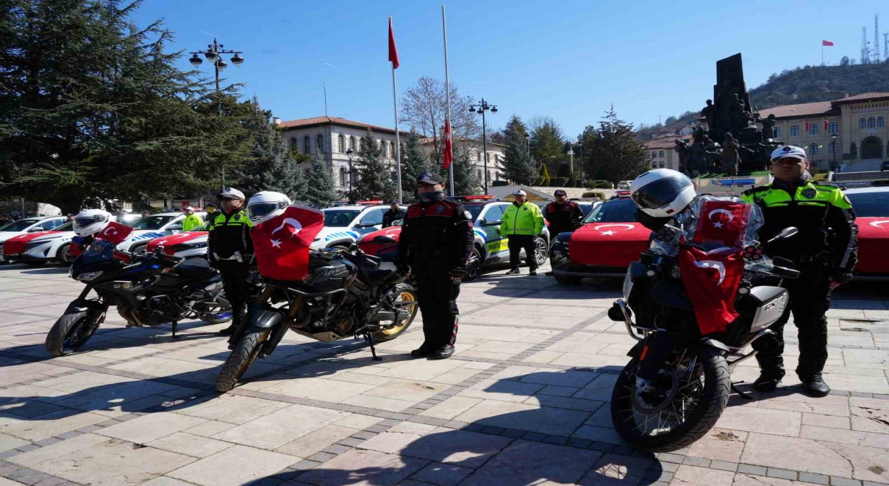 Kastamonu İl Emniyet Müdürlüğüne hibe edilen 32 yeni araç törenle teslim edildi