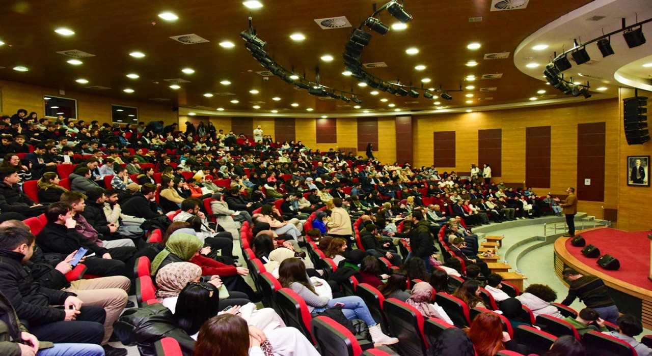 Kastamonu Üniversitesinde Metaverse ve yapay zekaanın eğitimdeki geleceği konuşuldu