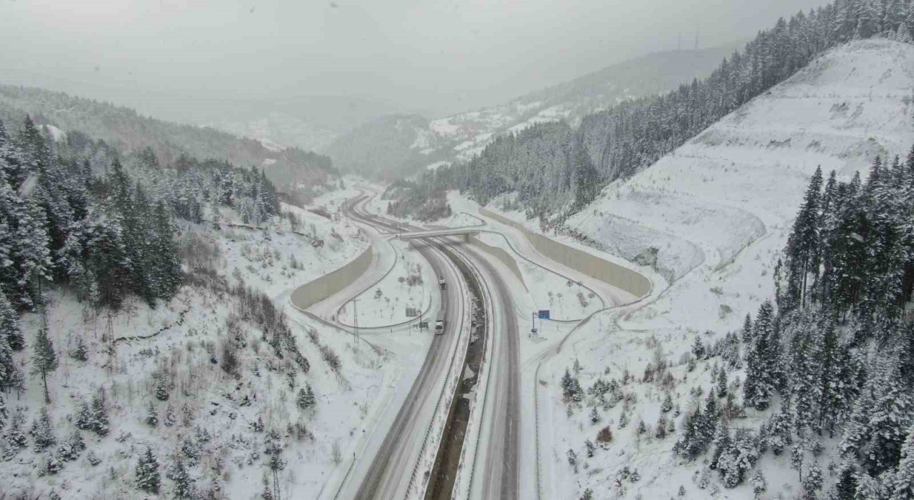 Kastamonuda kar yağışı etkisini sürdürüyor: Ilgaz Dağında kar kalınlığı 50 santimetreye ulaştı