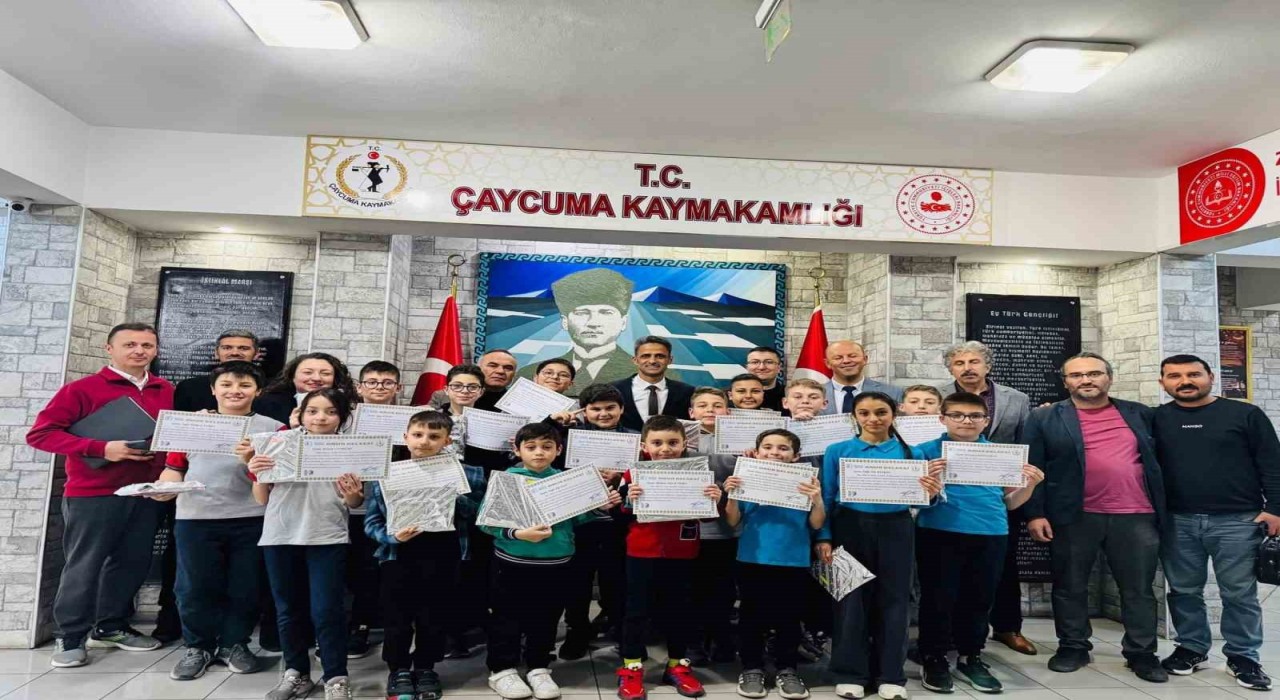 Kaymakam Adem Kaya, Oyuncu Beyinler Turnuvasında dereceye giren öğrencileri ağırladı
