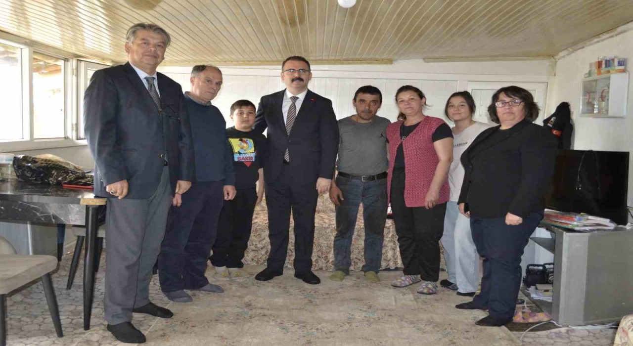 Kaymakam Ateş, vatandaşların evlerine misafir oldu