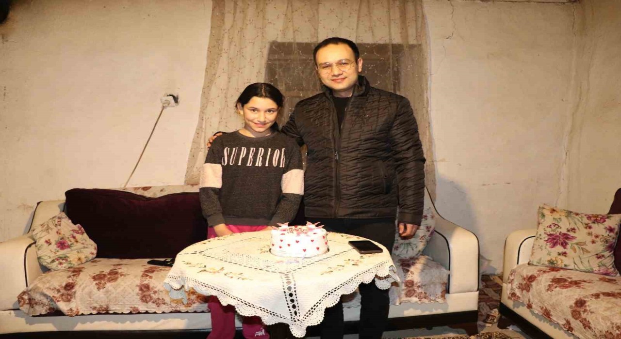 Kaymakam Kahveciden küçük Sılaya doğum günü sürprizi
