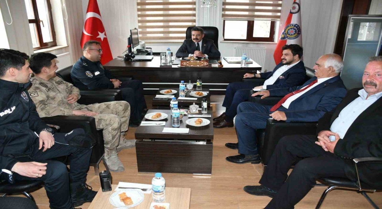 Kaymakam Özçelikten güvenlik güçlerine bayram ziyareti