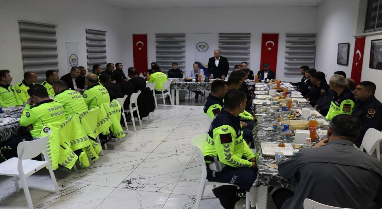 Kaymakam Tok ve Başkan Arslan, polis ve jandarma personelleriyle iftarda buluştu