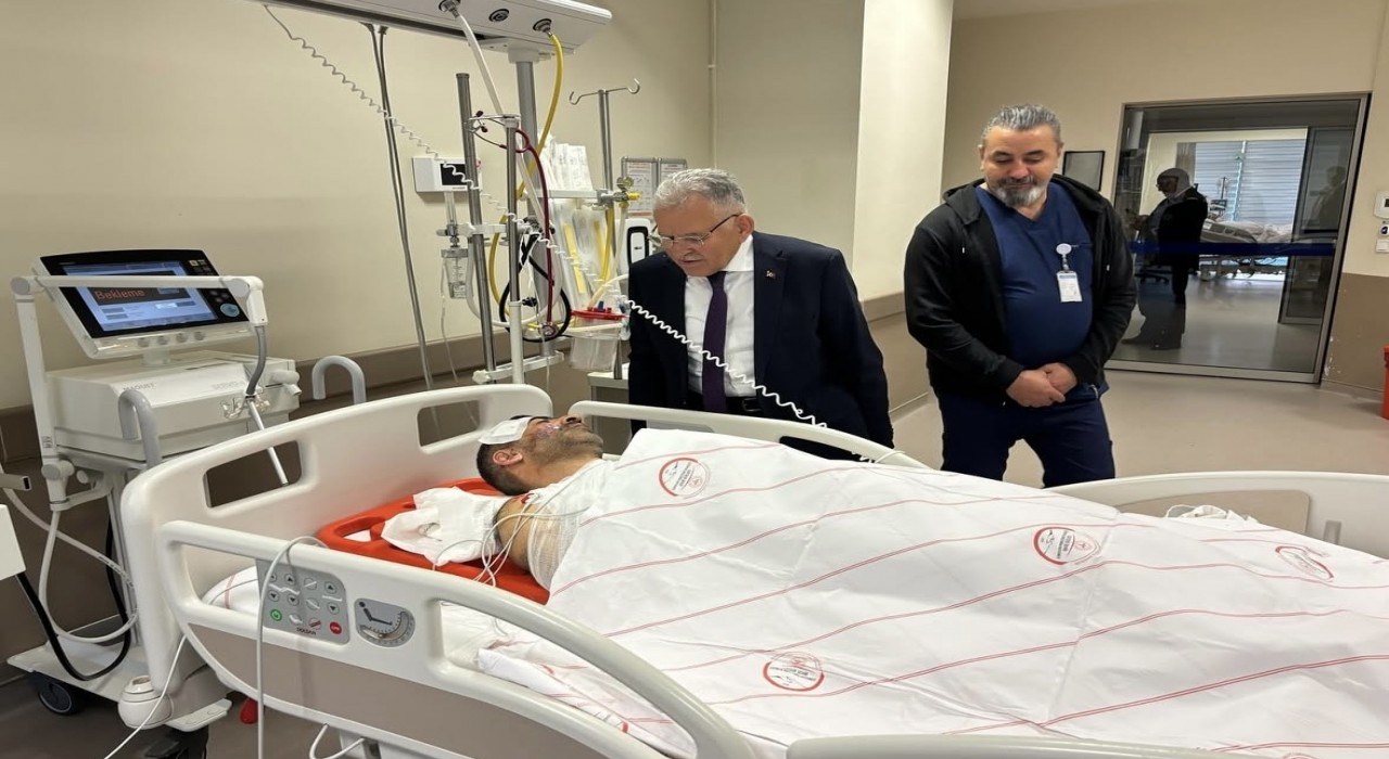 Kayseri Büyükşehir Belediye Başkanr Büyükkılıçtan şantiyede yaralanan işçiye ziyaret