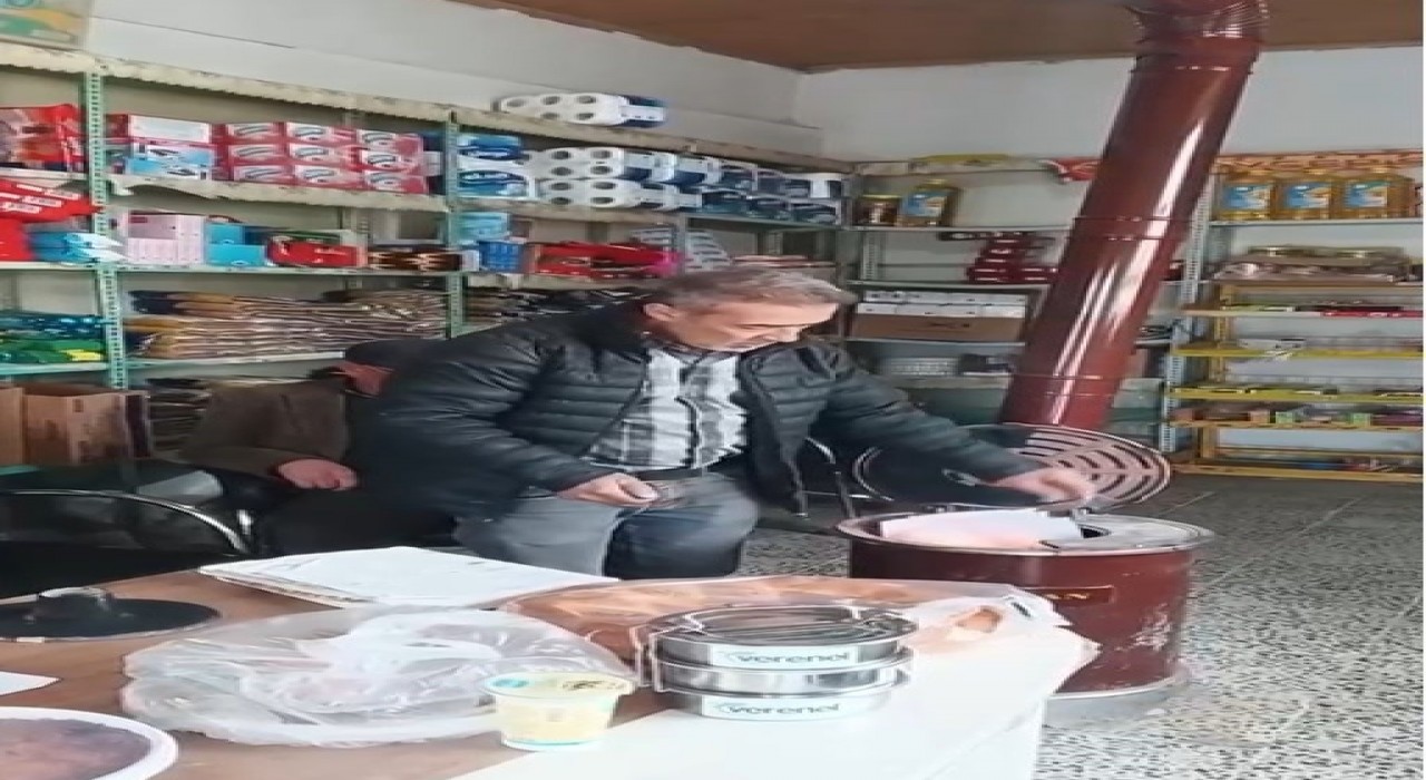 Kayseride hayırsever mahallenin bakkal borcunu ödedi