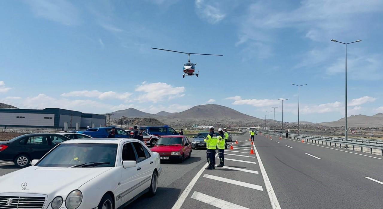 Kayseride yollar Cayrokopter ile havadan denetlendi