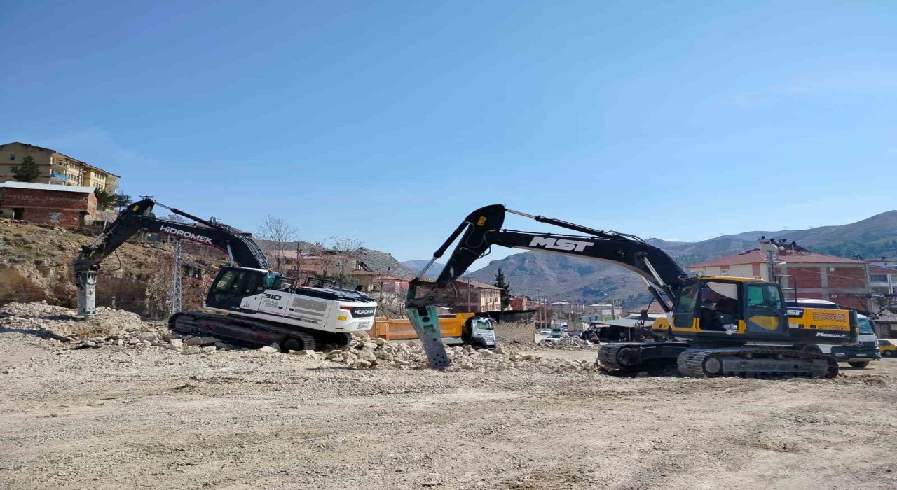 Kebanda molozlar ilçe dışına taşınıyor