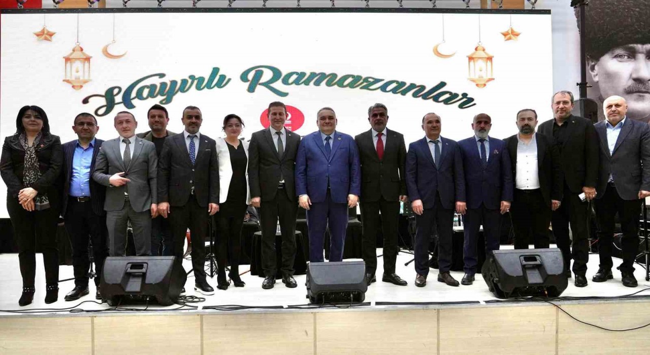 Keçiören Belediye Başkanı Özarslan, berberler ve kuaförlerle iftar yaptı