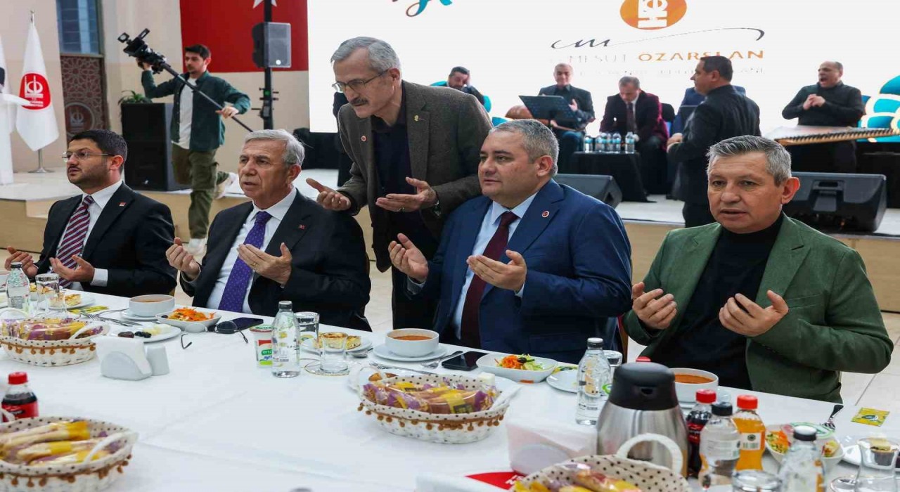 Keçiören Belediyesi, şehit aileleri ve gaziler onuruna iftar programı düzenledi