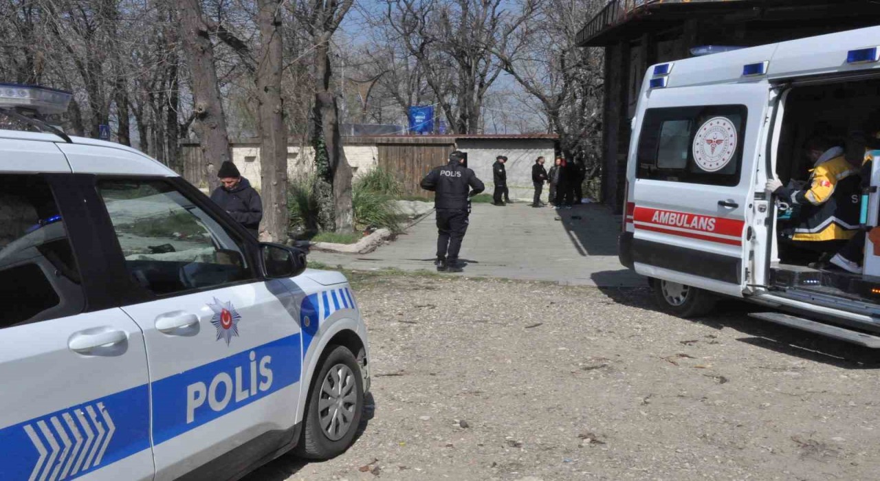 Keşanda 69 yaşındaki adam parkta ölü bulundu
